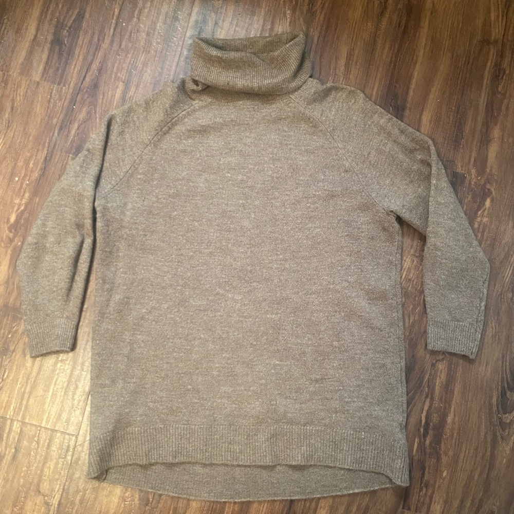 Woman’s turtle neck sweater, size medium, H&M